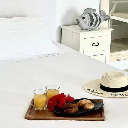 مارغي ميكونوس 4*