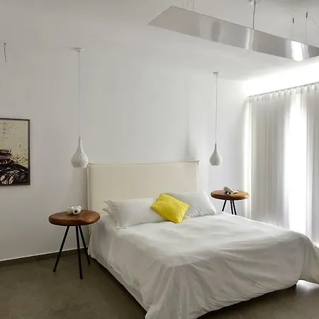 Margie Mykonos מלון